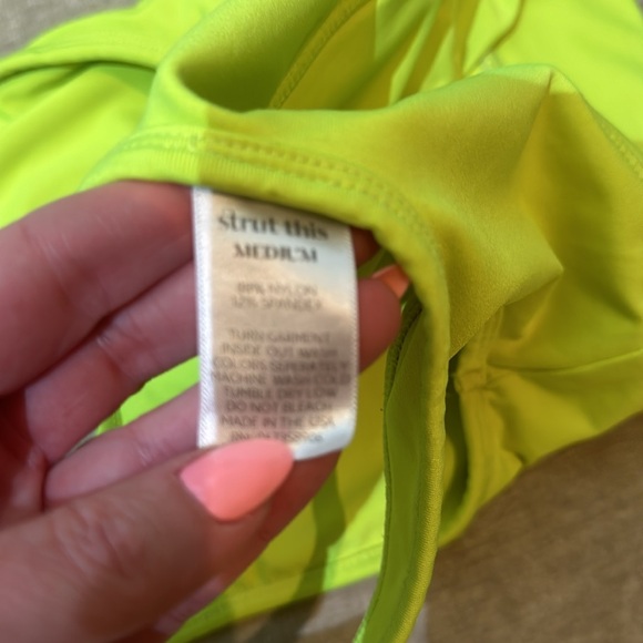 Strut This Neon Yellow Sports Bra Size Medium - Picture 4 of 4